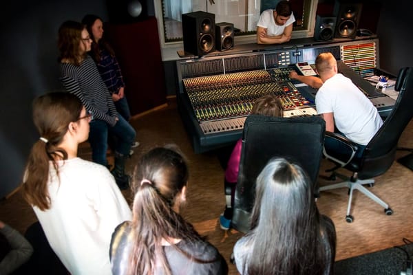 SAE lädt zum Girl's Day