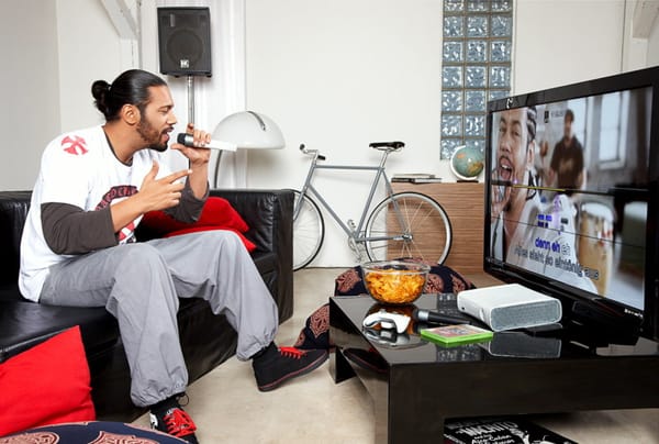 Samy Deluxe rappt mit "Lips"