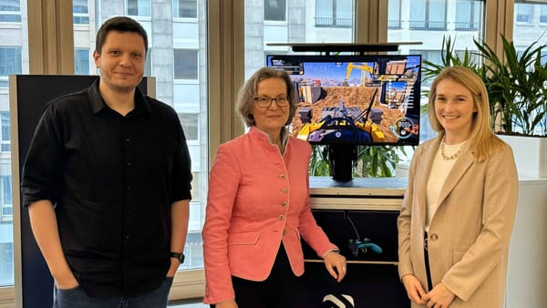 NRW-Digital-Ministerin Ina Scharrenbach besucht astragon Entertainment