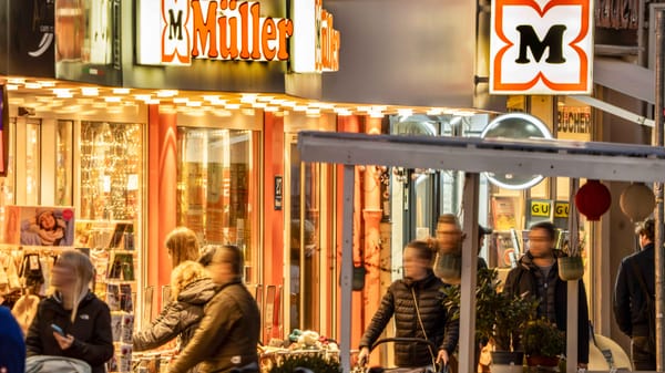 Müller Aims to Become a 'Serious Competitor in Online Retailing'